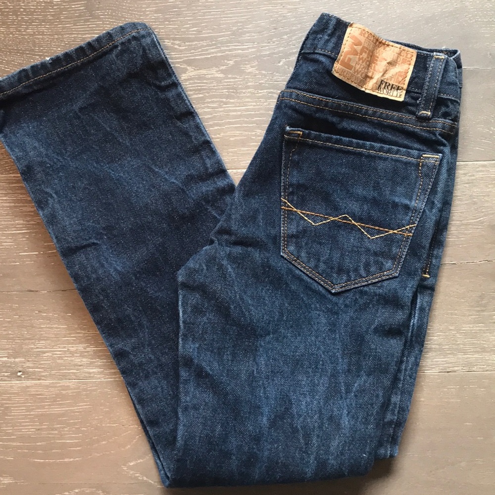 Free World Jeans. Messenger Size 25. Like new!